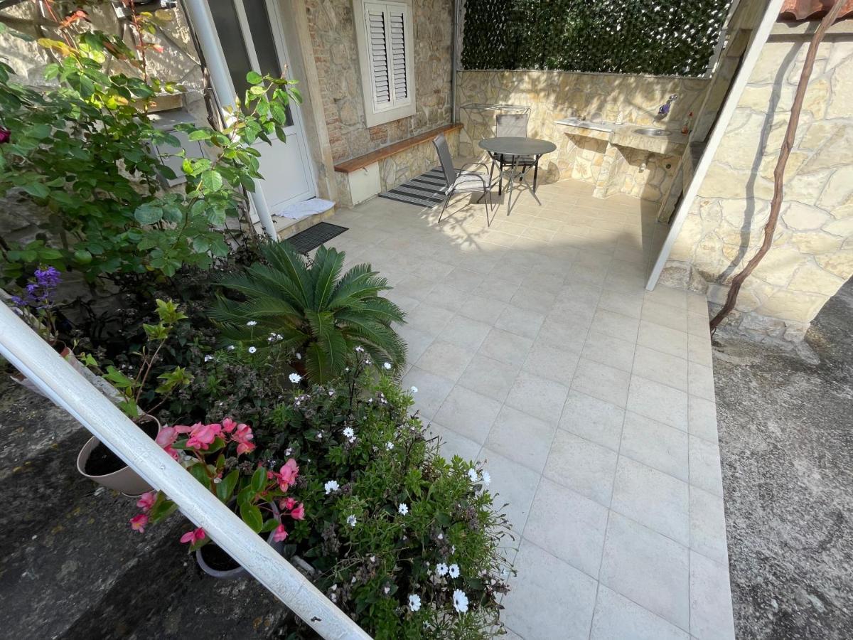 Studio Apartment Klaric Vis Zewnętrze zdjęcie