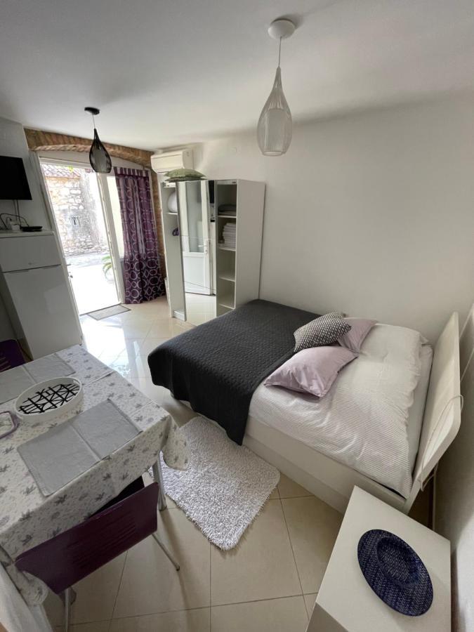 Studio Apartment Klaric Vis Zewnętrze zdjęcie