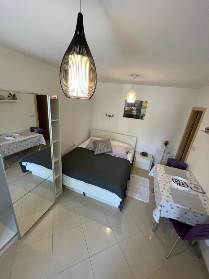 Studio Apartment Klaric Vis Zewnętrze zdjęcie